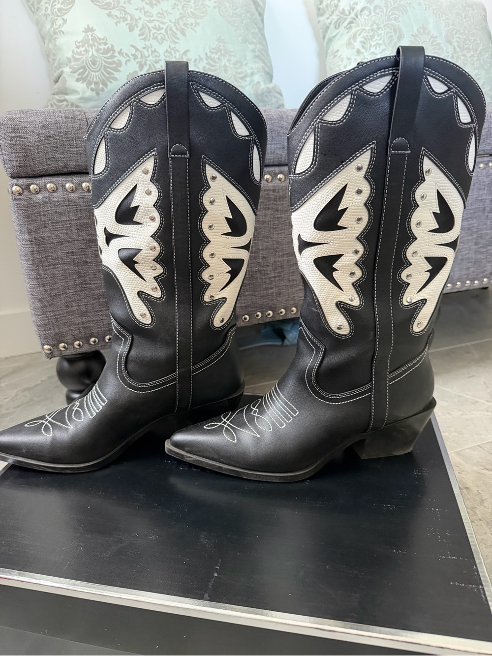 Steve Madden Black and White Western Cowboy Boots Size 8